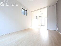 近鉄名古屋線 烏森駅 徒歩6分の賃貸アパート 3階1LDKのリビング/ダイニング