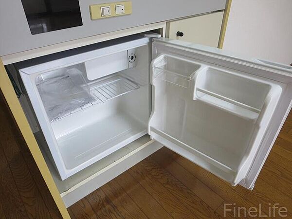 画像23:便利な小さな冷蔵庫ついています