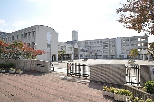 画像30:神戸市立星陵台中学校 886m