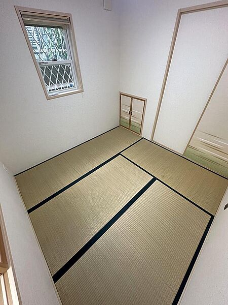 1階納戸（4.5帖）：居室としても利用可能です。