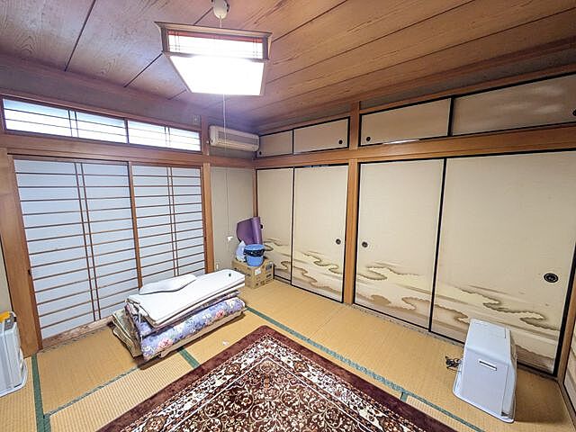 室内 飯塚市西町9番40号