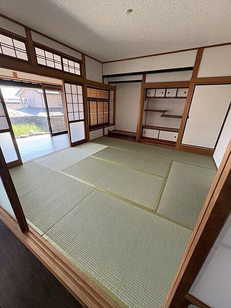 南側和室8帖　広縁あります