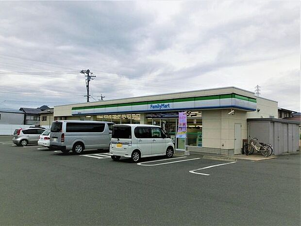 ファミリーマート 豊橋井原店 370m