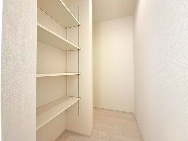 可動棚付パントリー