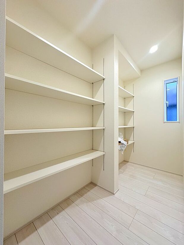 可動棚付きパントリー