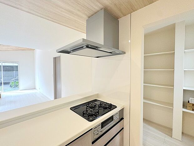 レンジフード&3口コンロ