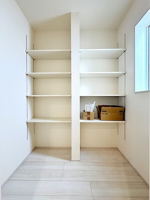 可動棚付きパントリー