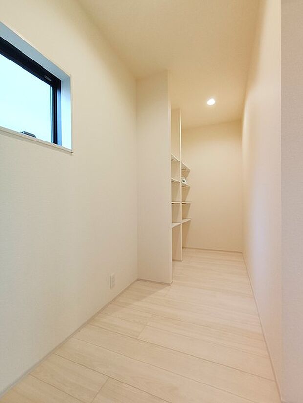 可動棚付きパントリー