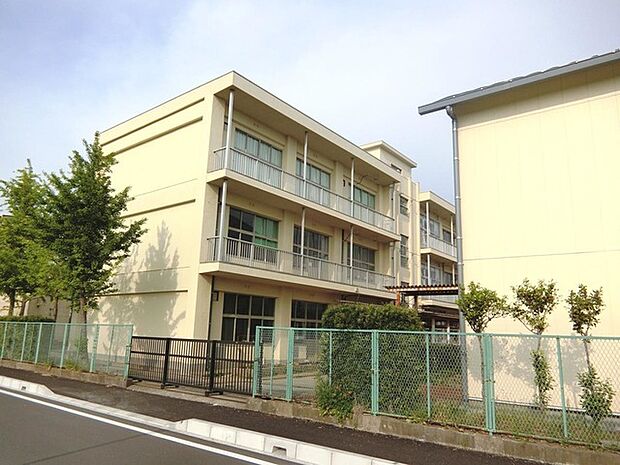 千葉市立稲毛第二小学校(451m)