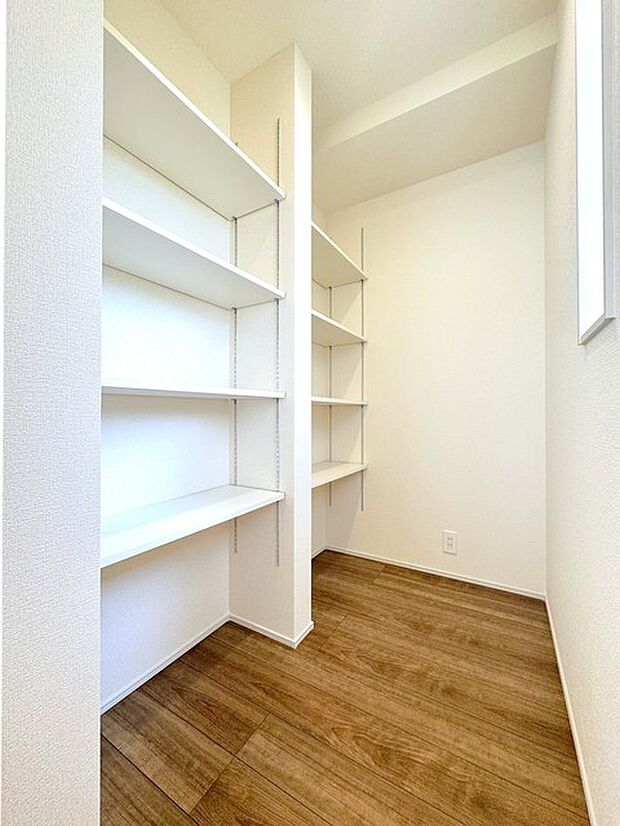 可動棚付パントリー