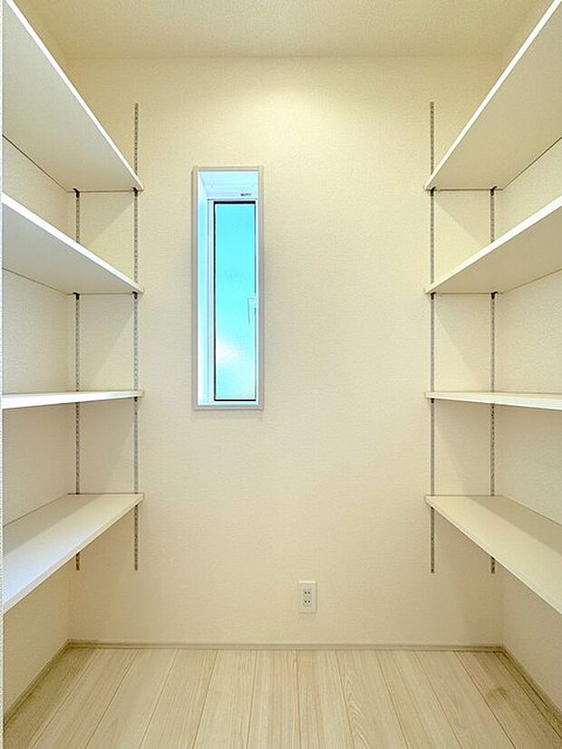 可動棚付パントリー