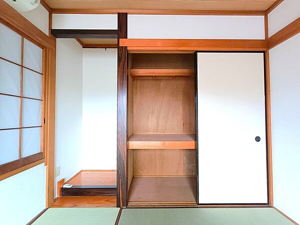 押入