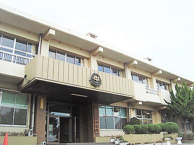 千葉市立小中台中学校(890m)