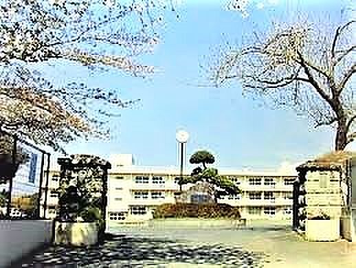 千葉市立誉田中学校(1300m)