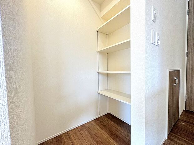 可動棚付きパントリー