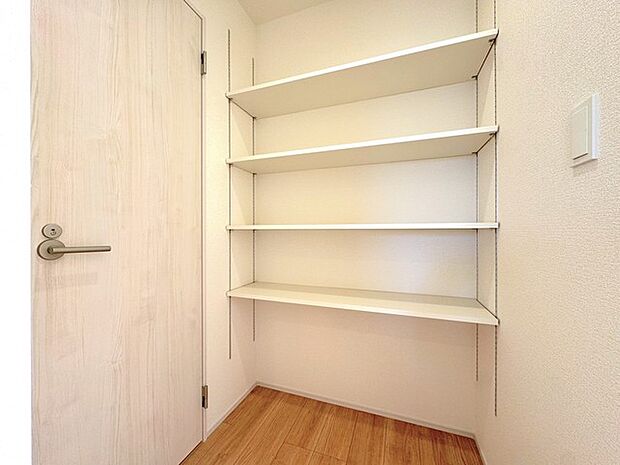 2F廊下(可動棚付)