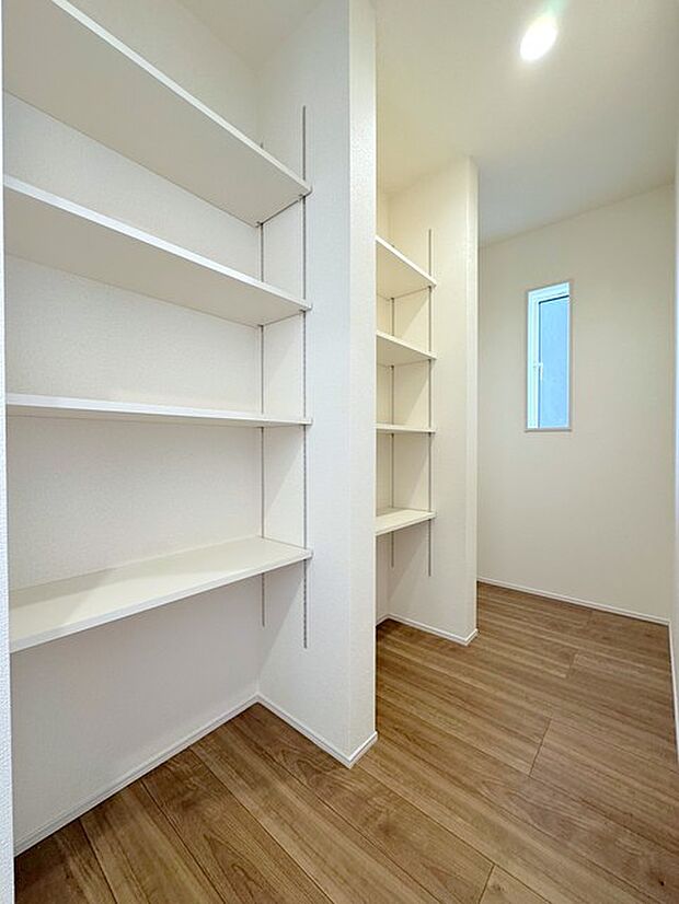 可動棚付パントリー