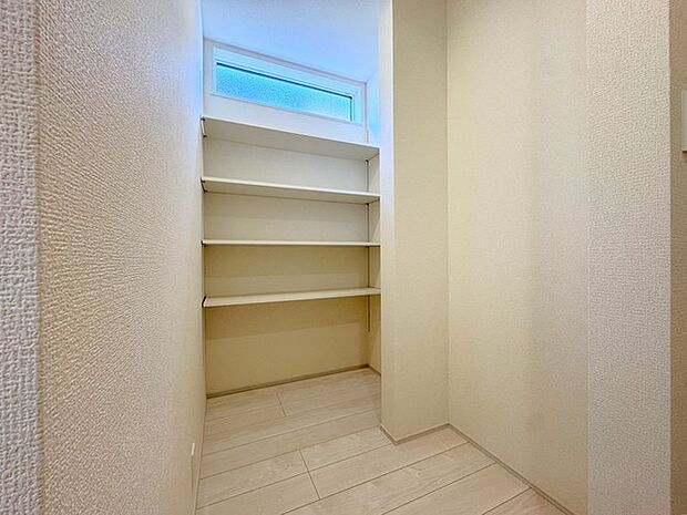 可動棚付きパントリー