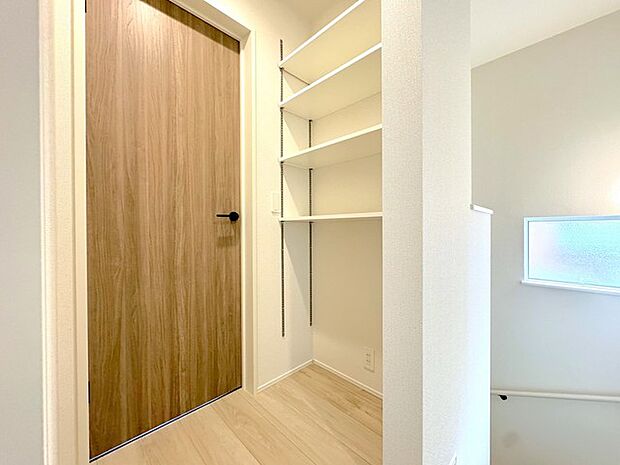 2階廊下収納