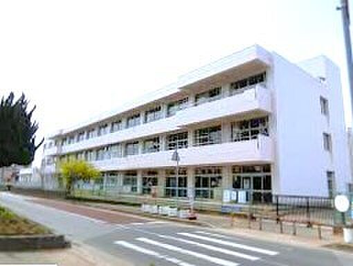 千葉市立磯辺第三小学校(95m)