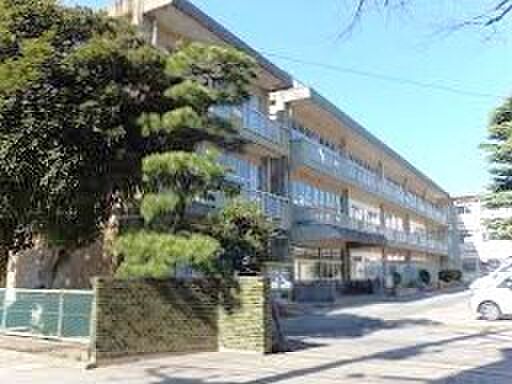 千葉市立作新小学校(890m)