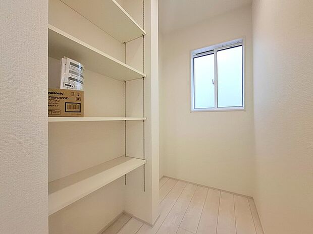 可動棚付きパントリー