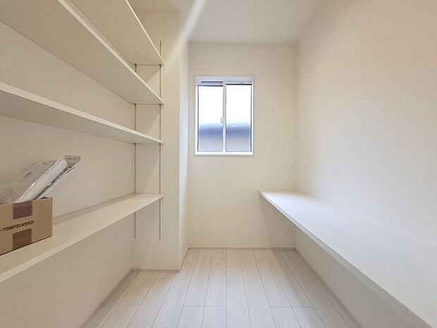 可動棚付きパントリー