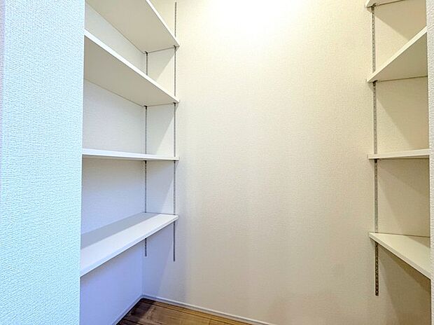 可動棚付パントリー