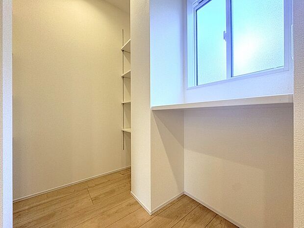 キッチン横カウンター付