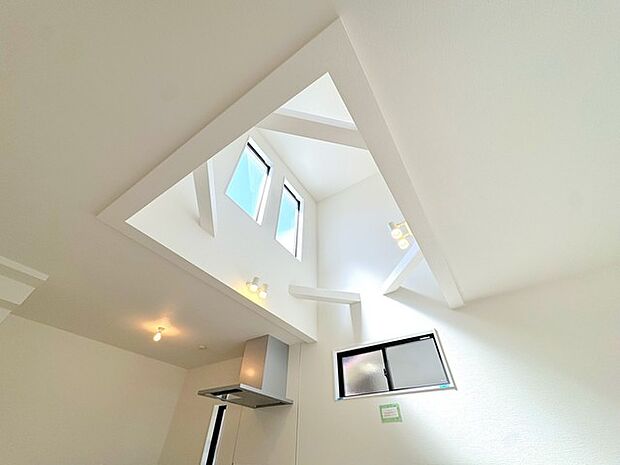 吹抜け(1Fからの様子)