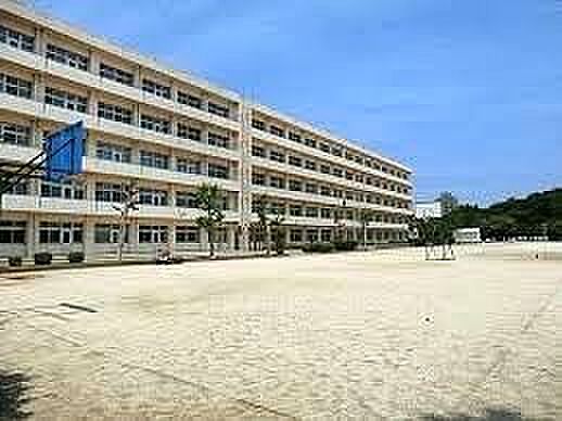 鎌ケ谷市立第五中学校(2300m)