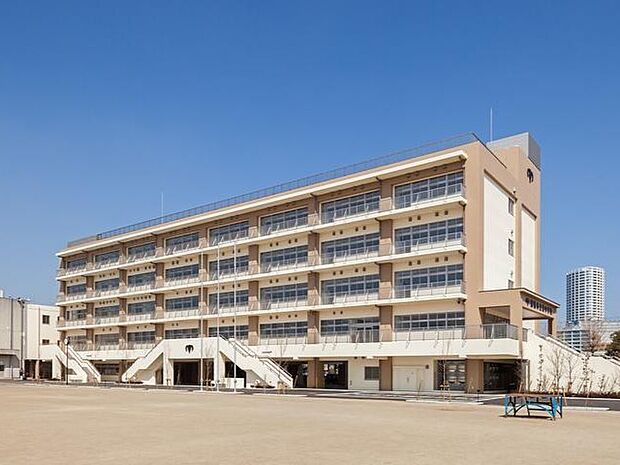 船橋市立湊中学校（196m）