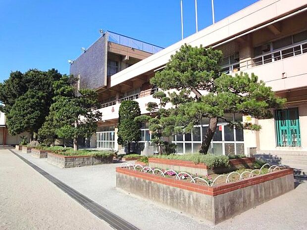 船橋市立南本町小学校(375m)