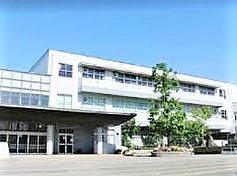 四街道市立四街道中学校(500m)