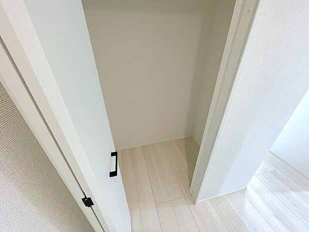 キッチン横の収納