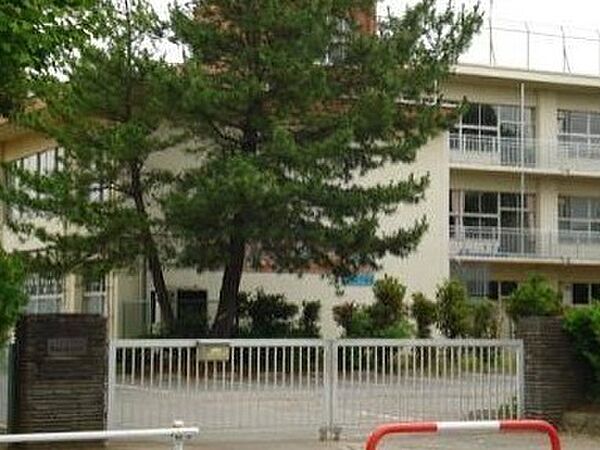 八千代市立勝田台南小学校（600m）