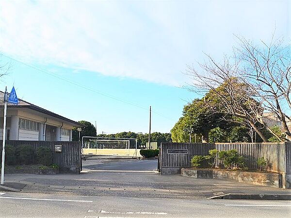 市原市立国分寺台中学校（950m）