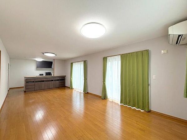※居住中のため、AIにて家具消しを行ってします