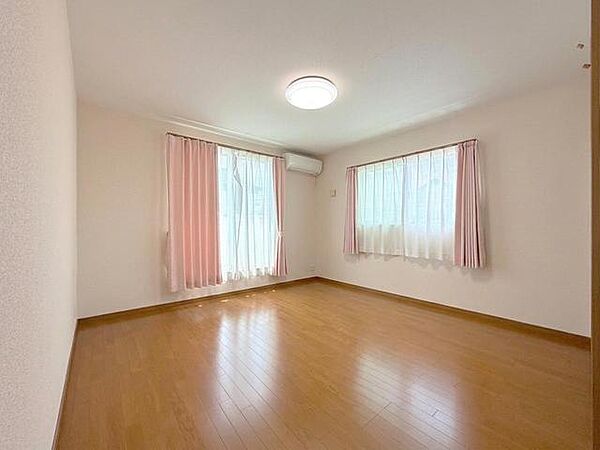8.5帖 ※居住中のため、AIにて家具消しを行ってします