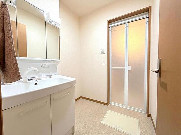 室内洗濯機置き場あり ※居住中のため、AIにて家具消しを行ってします