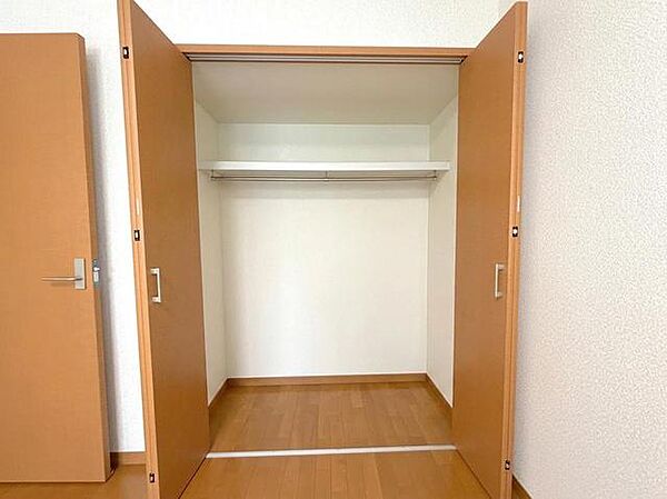 クローゼット ※居住中のため、AIにて家具消しを行ってします