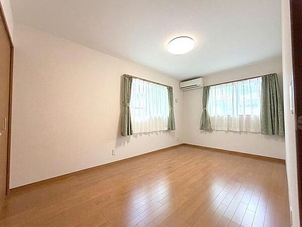 7.5帖 ※居住中のため、AIにて家具消しを行ってします