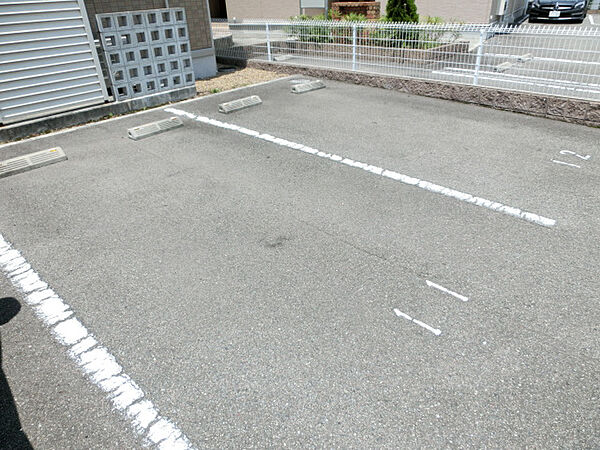 画像14:駐車場