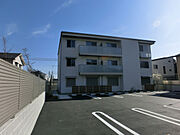 英賀保駅より徒歩12分 築5年10ヶ月 3階建の賃貸物件