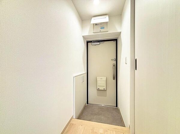 ■玄関■　毎日気持ちよく出入りできる、明るく開放的な玄関です。