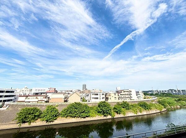 ■眺望■　開放感たっぷりの眺望で、毎日が特別なひとときに感じられます。