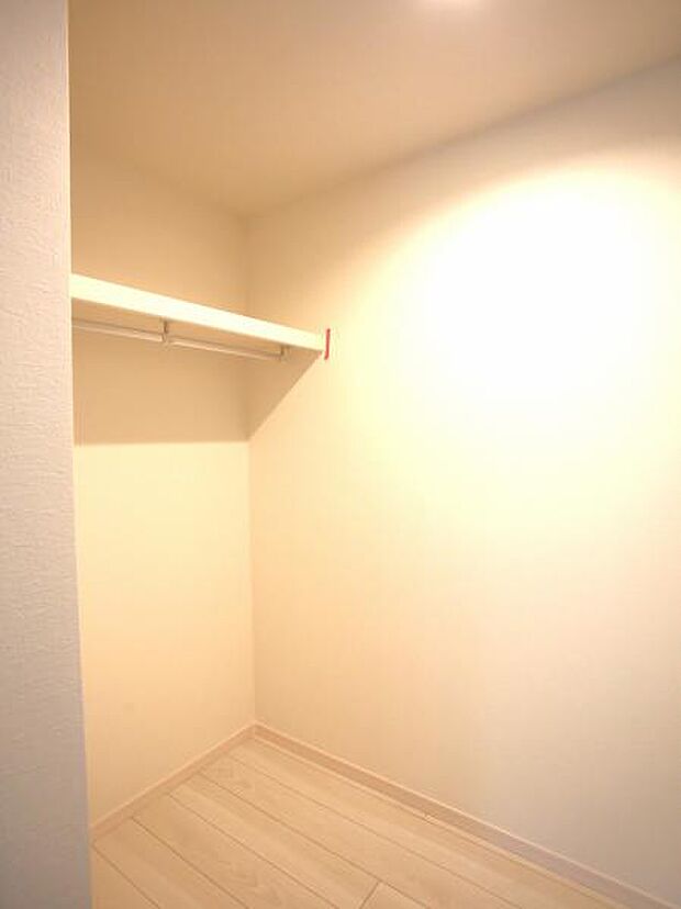ウォークインクローゼットには普段使わない季節用品やトランクなど、大きなものもラクラク収納できます。
