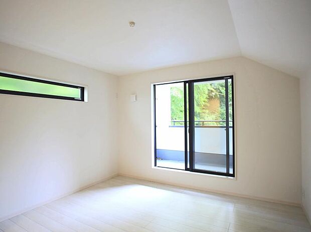 洋室8.5帖　日々の疲れを癒してくれる主寝室。自由度が高いので家具のレイアウトでお好みの空間を創りだせます。