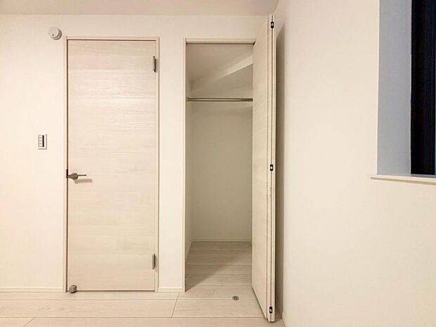 居室収納 空間を効率的に利用し収納スペースを確保。一日の始まりと終わりを美しく演出します。(2025.9.6撮影)