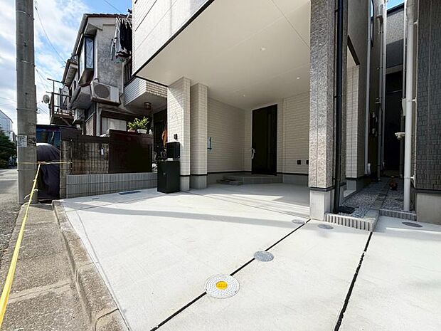 玄関につながる駐車スペースなので重い荷物の出し入れの負担を最小限に抑えられます。(2025.9.6撮影)